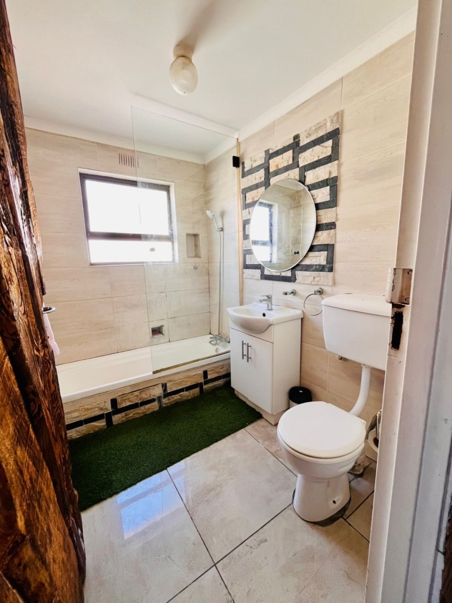 4 Bedroom Property for Sale in Wavecrest Western Cape